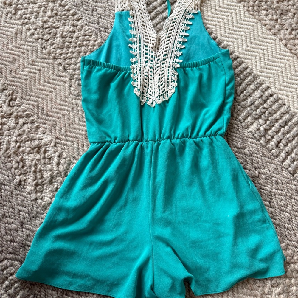 Socialite teal green shorts Romper with cream embroidered trim size small pocket